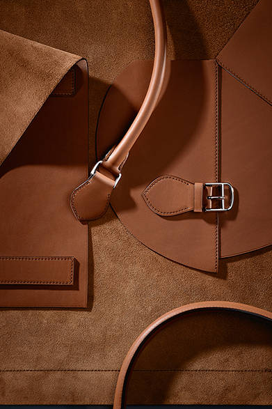 <strong>Cartier｜ふたつの新作バッグコレクション誕生</strong>　ルイ カルティエ Laziz Hamani © Cartier