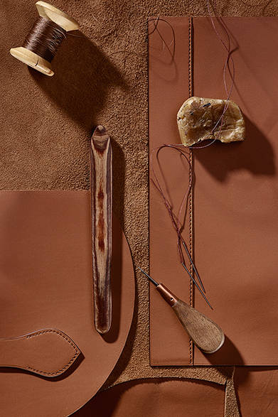 <strong>Cartier｜ふたつの新作バッグコレクション誕生</strong>　ルイ カルティエ Laziz Hamani © Cartier