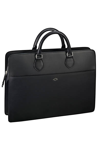 <strong>Cartier｜ふたつの新作バッグコレクション誕生</strong>　ルイ カルティエ ドキュメントホルダー　ブラック　37万9080円（税込）　© Cartier