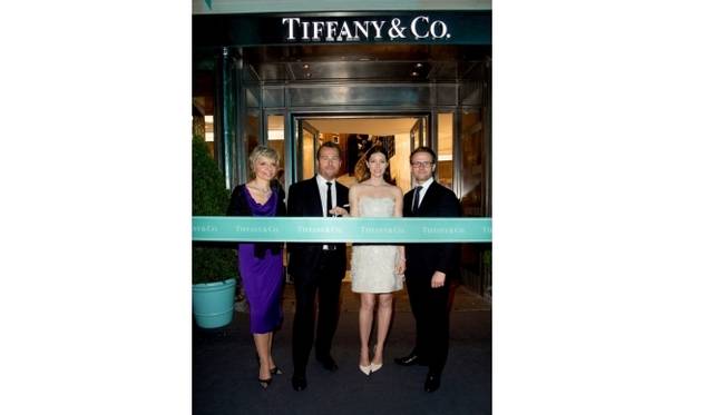 <strong>TIFFANY & Co.｜パリ シャンゼリゼ通りに新旗艦店をオープン</strong>　テープカット