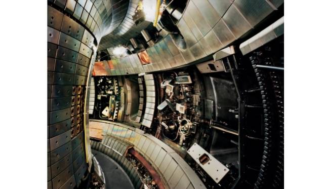 <strong>ART｜東京国立近代美術館で『現代美術のハードコアはじつは世界の宝である展』</strong>　トーマス・シュトゥルート《トカマク型装置（Asdex upgrad）内部の2、マックス・プランク・プラズマ物理研究所、ガーヒンク》2009年　ヤゲオ財団蔵　© Thomas Struth