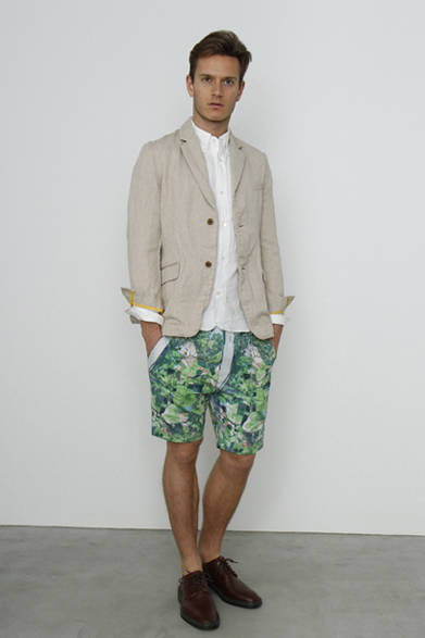 「GATHER LINNEN 2B JACKET」4万6980円、「GIZA45 OXFORD B.D SHIRTS」2万520円、「©JAXA BLUE IN GREEN SHORTS（BRAZIL）」2万5380円