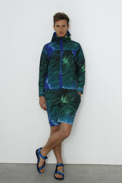 「JAXA REVERSIBLE CLIMBING JACKET （YAKUSHIMA）」2万9700円、「©JAXA CLIMBING SHORTS（YAKUSHIMA）」1万7280円