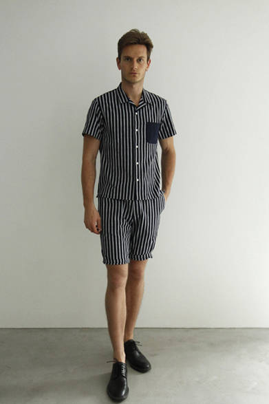 「KASURI STRIPE S/S SHIRTS」1万9440円、「KASURI STRIPE SHORTS」2万3220円