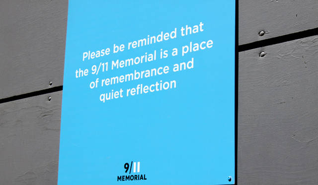 <strong>Yoko Ueno Lewis｜暮らしノート｜進行する環境破壊（対アース）における“Less is More”（後編）</strong>　「ここは、9.11の記憶をたどり、静かに思い起こすための場所です」と記されている