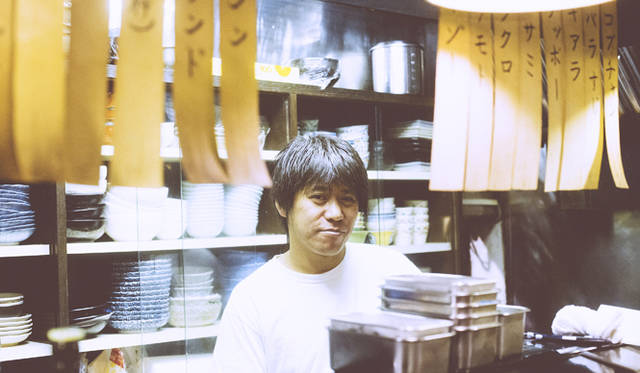 老舗料理道具店「釜浅商店」と「炭火焼 ゆうじ」が共同開発で製作した炭火焼きロースター「YK-T」