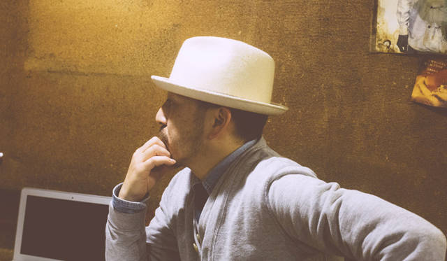 試作段階では、熱がロースターの下部に伝わりすぎてしまい、テーブルが焦げ付くこともあったそうだ。度重なるテストの末、安全においしく肉とホルモンを焼けるロースターが完成した