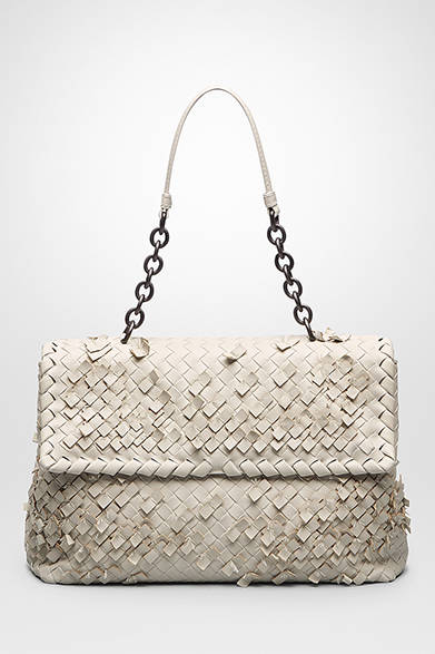 <strong>Bottega Veneta｜新作のオリンピアバッグ登場</strong>　イントレッチオ・トブ・オリンピア　ミスト　35万8000円