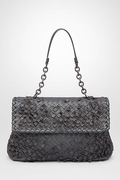 <strong>Bottega Veneta｜新作のオリンピアバッグ登場</strong>　イントレッチオ・トブ・オリンピア ネロ　35万8000円