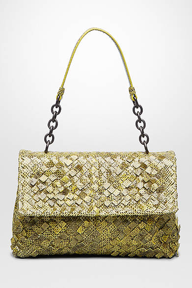 <strong>Bottega Veneta｜新作のオリンピアバッグ登場</strong>　イントレッチオ・トブ・アイヤーズ・オリンピア ニューシャルトリューズ　57万7000円