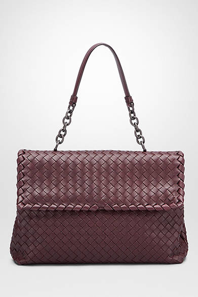 <strong>Bottega Veneta｜新作のオリンピアバッグ登場</strong>　イントレチャートナッパ・オリンピア　オーバジン　28万5000円