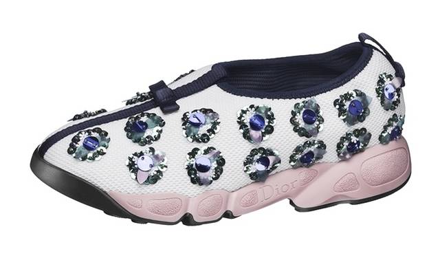 <strong>Dior｜クチュールの贅沢さを詰め込んだDIOR FUSION SNEAKERS」限定発売</strong>　13万5000円（税抜）