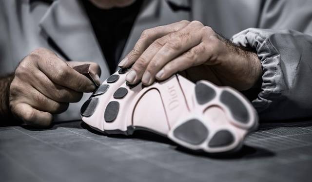 <strong>Dior｜クチュールの贅沢さを詰め込んだDIOR FUSION SNEAKERS」限定発売</strong>　