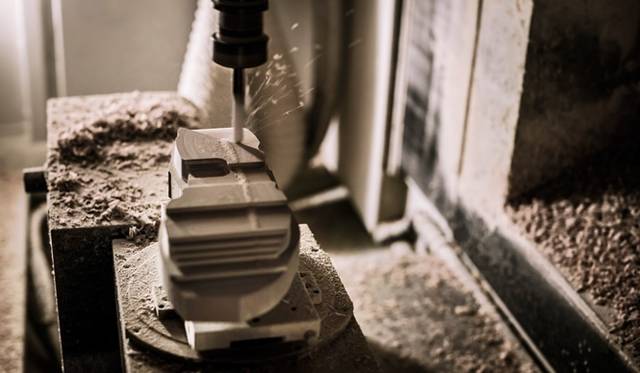 <strong>Dior｜クチュールの贅沢さを詰め込んだDIOR FUSION SNEAKERS」限定発売</strong>　