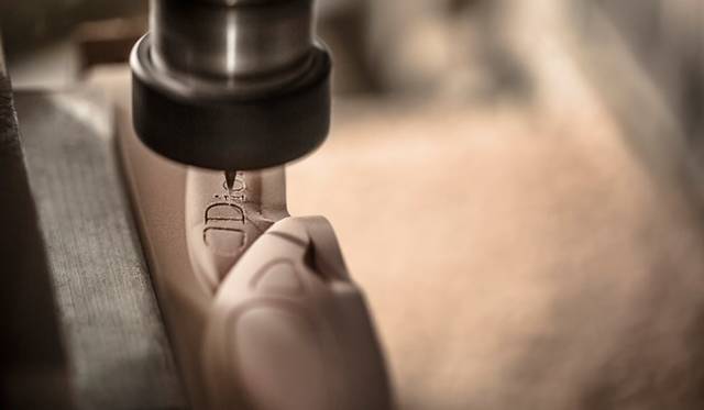 <strong>Dior｜クチュールの贅沢さを詰め込んだDIOR FUSION SNEAKERS」限定発売</strong>　