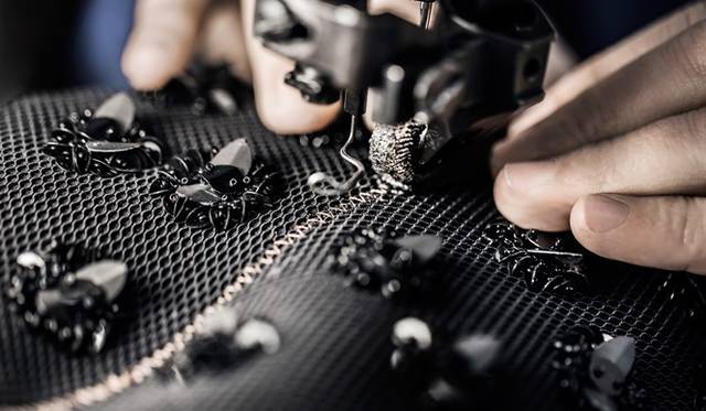 <strong>Dior｜クチュールの贅沢さを詰め込んだDIOR FUSION SNEAKERS」限定発売</strong>　