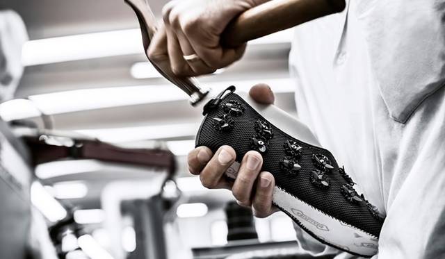 <strong>Dior｜クチュールの贅沢さを詰め込んだDIOR FUSION SNEAKERS」限定発売</strong>　