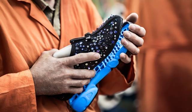 <strong>Dior｜クチュールの贅沢さを詰め込んだDIOR FUSION SNEAKERS」限定発売</strong>　