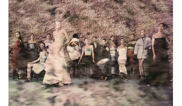 <strong>Dior｜偉大な写真家との歴史を振り返る写真集『Dior:The Legendary Images』発売</strong>　Paola Roversi, 2013. Silouettes from Autumn-Winter 2013 Haute Couture Collection. © Paola Roversi/Art+Commerce