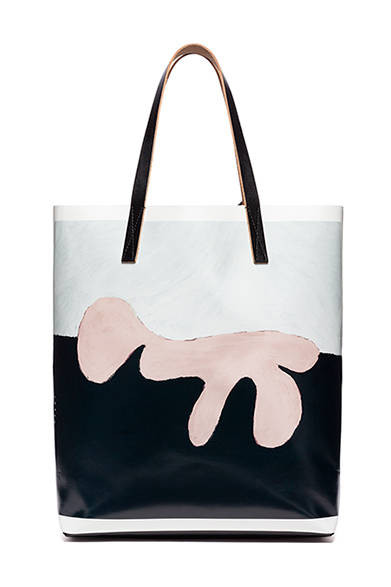 <strong>MARNI｜アウトサイダー アートを用いたアイテムを発表</strong>　バッグ[H37×W36×D8]　3万4000円（税抜）
