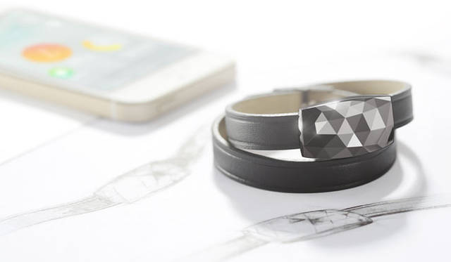 <strong>netatmo｜ネタトモ</strong>　ウェアラブルデバイス「JUNE」 カラーはゴールド、プラチナ、ガンメタルの3種類