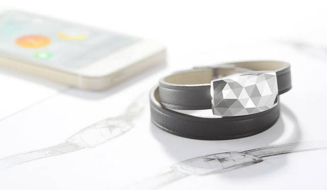 <strong>netatmo｜ネタトモ</strong>　ウェアラブルデバイス「JUNE」