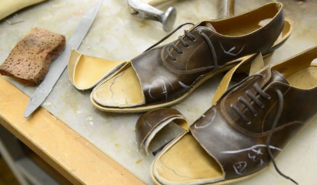 <strong>JOHN LOBB｜ジョンロブ</strong>　アトリエ内部