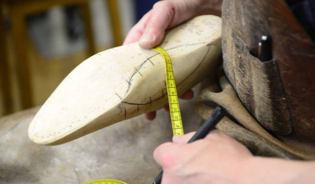 <strong>JOHN LOBB｜ジョンロブ</strong>　アトリエ内部