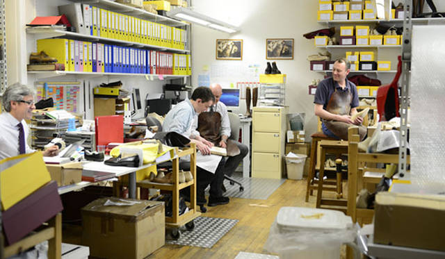 <strong>JOHN LOBB｜ジョンロブ</strong>　アトリエ内部