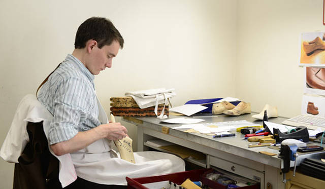 <strong>JOHN LOBB｜ジョンロブ</strong>　アトリエ内部