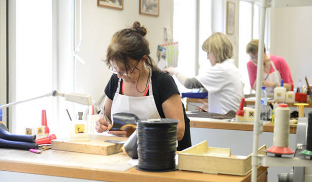 <strong>JOHN LOBB｜ジョンロブ</strong>　アトリエ内部