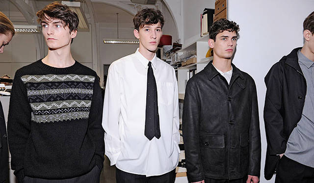 マーガレット・ハウエル2014年秋冬コレクションショーのバックステージより