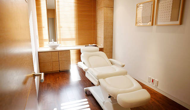 <strong>松倉HEBE DAIKANYAMA×SISLEY </strong>　「シスレー セルリ ノーヴ アンチセルライト レッグケア」 「松倉HEBE DAIKANYAMA」2階施術室