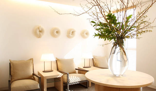 <strong>松倉HEBE DAIKANYAMA×SISLEY </strong>　「シスレー セルリ ノーヴ アンチセルライト レッグケア」 「松倉HEBE DAIKANYAMA」2階待合室