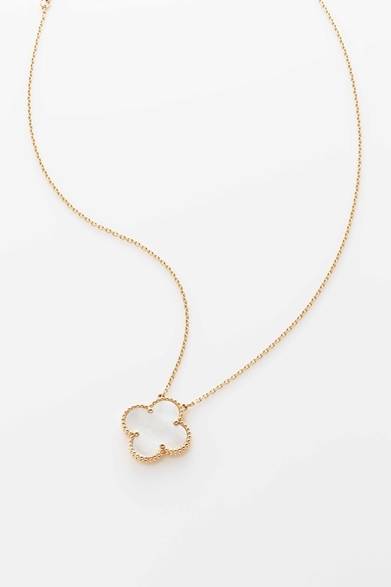 <strong>Van Cleef & Arpels｜銀座本店限定のアルハンブラ登場</strong>　ペンダント　34万5600円（税込）