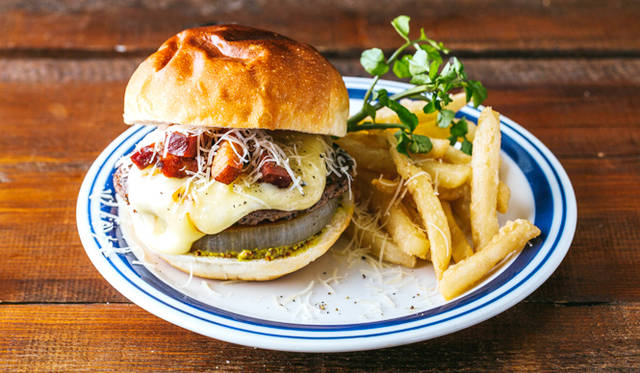 プレミアムクラフト ベーコンチーズバーガー