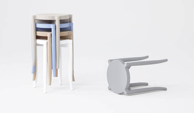 写真のカラーに加え、EDITION BLUE 青山1周年記念限定カラー3色を青山店のみで限定販売