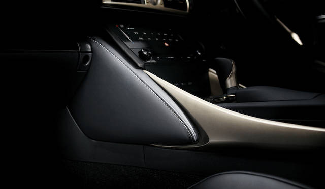 あらたに標準装備されたニーパッド