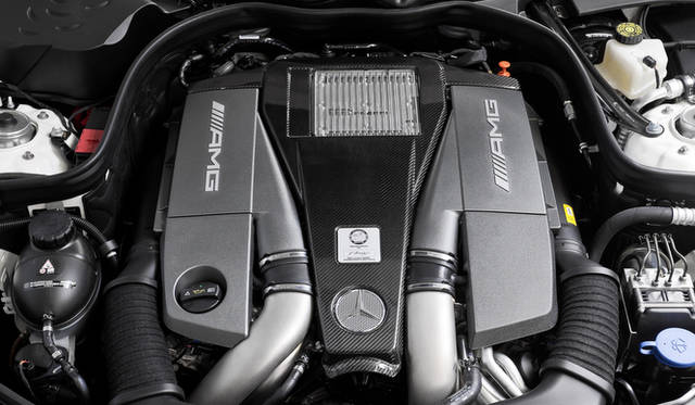 78_aston_martin_amg_m_157 アストンマーティンは2013年夏、メルセデス・ベンツとの技術提携を発表。AMG製のV8エンジンが搭載される日も近い