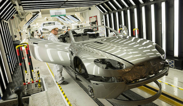 92_aston_martin_gaydon ゲイドン本社にあるアストンマーティンの生産ライン