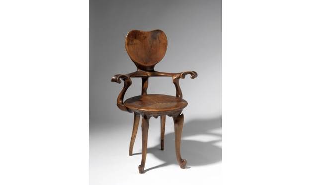 <strong>ART｜『特別展 ガウディ×井上雄彦 -シンクロする創造の源泉-』</strong>　カザス・イ・バルデス工房（アントニ・ガウディのデザインによる）　≪カルベー氏執務室肘掛椅子≫ 1899年　©Gasull Fotografia