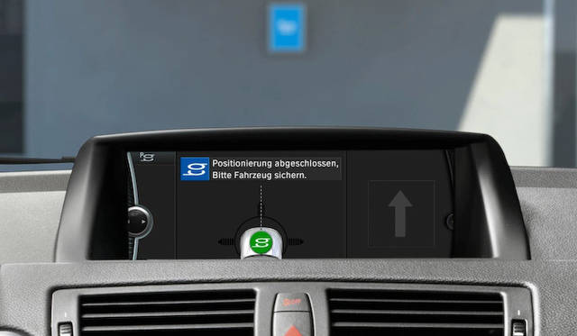 BMWのプロトタイプにおける、充電器への誘導