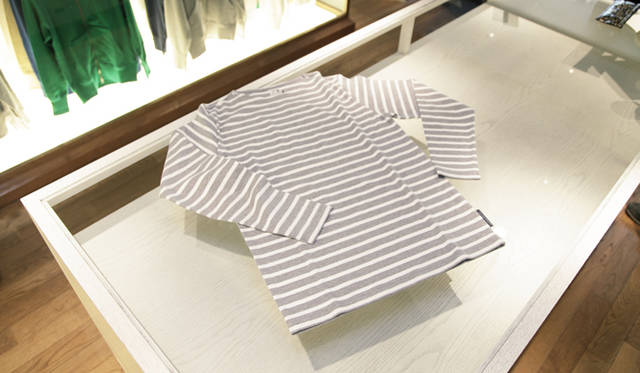 <strong>LOOPWHEELER｜ループウィラー</strong><br />昨年発売されたオリジナルの『クラシックボーダー天竺ボートネック』