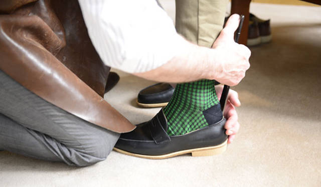 <strong>JOHN LOBB｜ジョンロブ</strong>　ジョンロブのビスポークアトリエで、“トライオンシューズ”のフィッティングが行われた