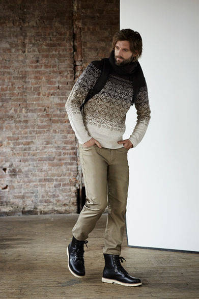 ジャガード織にグラデーションをかけたフェアアイル柄のクルーネックセーター