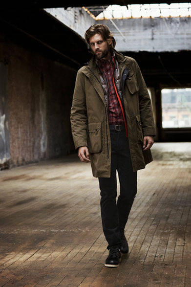 救助隊のユニフォームについているトランシーバを入れる斜めについたポケットがアクセントになっているリンタル3in1コート