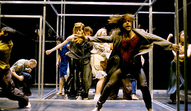 <strong>日本初演「バベル BABEL（words）」</strong>　© Koen Broos