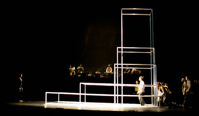 <strong>日本初演「バベル BABEL（words）」</strong>　© Koen Broos