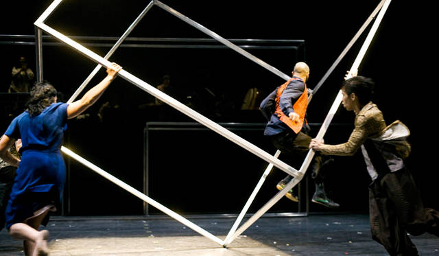 <strong>日本初演「バベル BABEL（words）」</strong>　© Koen Broos