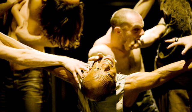 <strong>日本初演「バベル BABEL（words）」</strong>　© Koen Broos